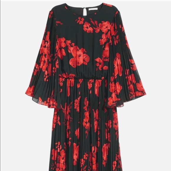 H&M Dresses & Skirts - H&M Kimono Sleeve Red & Black Floral Midi Dress